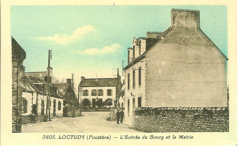 Loctudy - entree du bourg et mairie